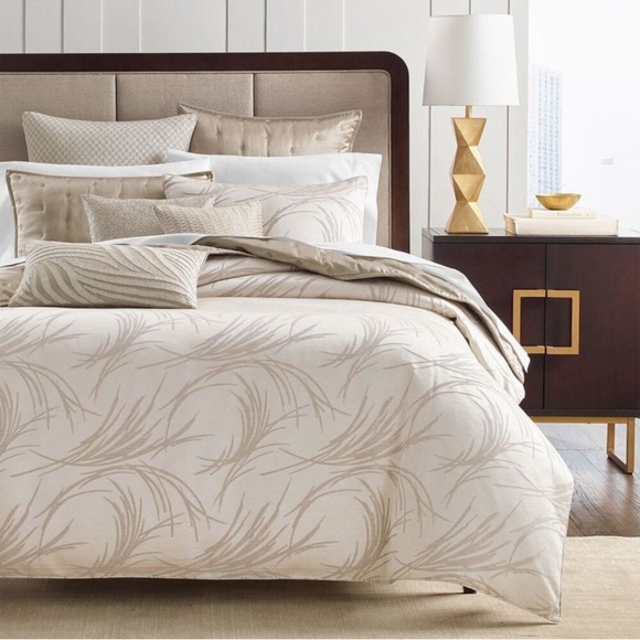 Hudson Park Other - Hudson Park Collection Elegant Cream and Tan King Bedding Set